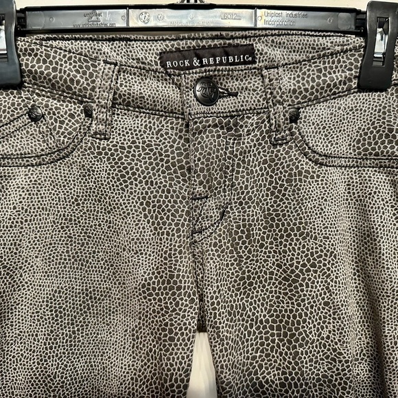 Pre-Kohls Era Rock & Republic Gray Snakeskin Print Skinny Jeans Size 25 - Picture 2 of 7